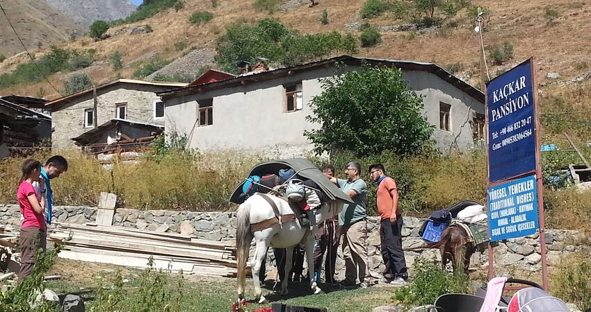 Kaçkar  Dağlarının Zirvesine Yolculuk  /  Trekking Turu 